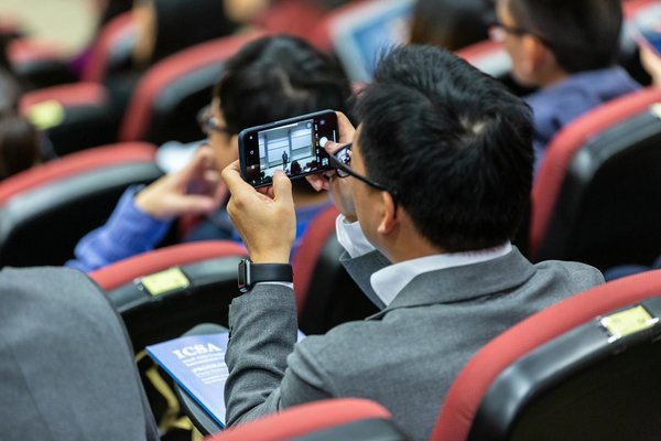 Hoe draagt virtual reality bij aan een meeslepende spelervaring?